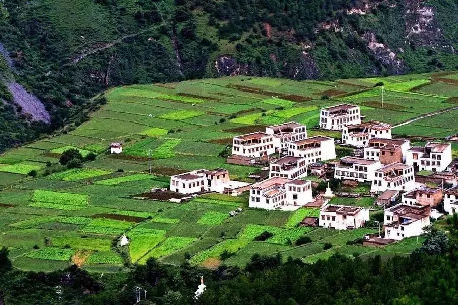 國慶去哪里玩，廈門租車自駕去川西，一個景色媲美西藏的地方